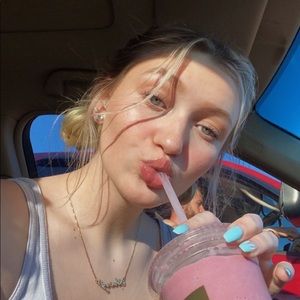 Meet your Posher, Avery